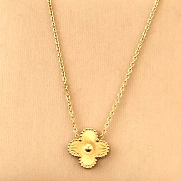 SINGLE TEXTURED 18K GOLD PLATED QUATREFOIL CLOVER NECKLACE - Picture 1 of 1